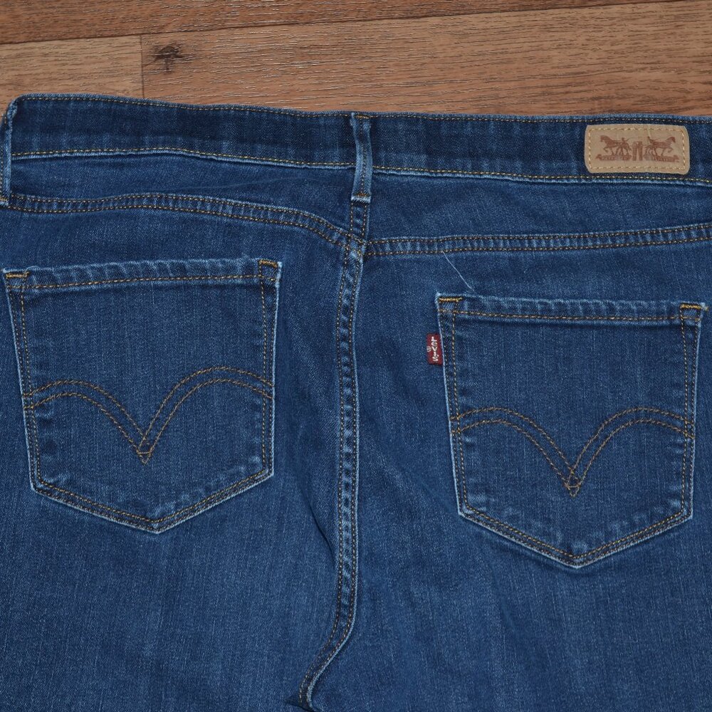 Woman's Levi's 525 Jeans Size 12